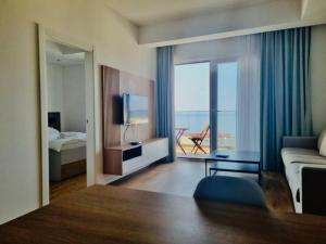 Lovely Partial Sea View one bedroom flat in Horizon Residences A22