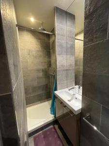 Paris Marais 75004 Seine River