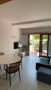 Lake view, Swimming pool, tennis court and private parking