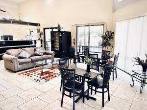 Days Inn by Wyndham Burleson Ft. Worth