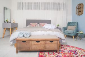 Princess of the Dead Sea Crown Group Collection - Apartmány, Neve Zohar