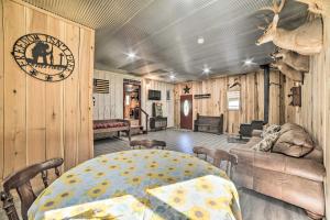 Charming New Concord Cabin on 50-Acre Farm!