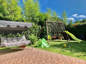 DISNEY & PARIS Happy Villa for 10 persons with Private Garden & Terrace 4 bedrooms, 3 bathrooms FIBER Wifi Netflix & free Parking