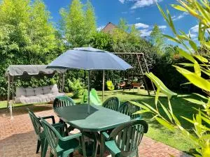 DISNEY & PARIS Happy Villa for 10 persons with Private Garden & Terrace 4 bedrooms, 3 bathrooms FIBER Wifi Netflix & free Parking - بايلي رومانفيل