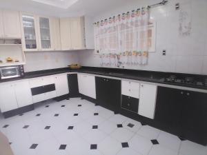 Casa de novela , Sol e piscina