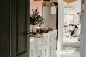 The Pine Tree Cottage - Charming cottage close to Canberra - Collector