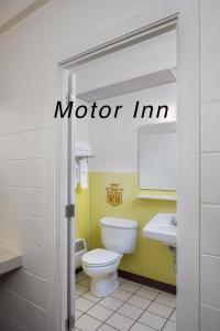 Motor Inn Standard Queen Room with Two Queen Beds room in Finlen Hotel and Motor Inn