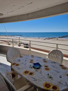 Charmant 70m avec BALCON en front de mer !