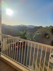 Apto novo em Condominio com vista as Montanhas.