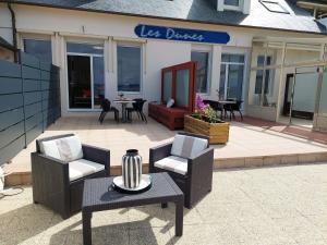 Appartements Apartment in top location, sea view, direct access to the beach, Plonevez-Porzay : photos des chambres