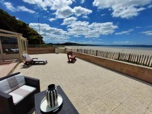 Appartements Apartment in top location, sea view, direct access to the beach, Plonevez-Porzay : photos des chambres