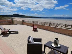 Appartements Apartment in top location, sea view, direct access to the beach, Plonevez-Porzay : photos des chambres