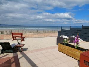 Appartements Apartment in excellent location, direct access to the beach, Plonevez-Porzay : photos des chambres