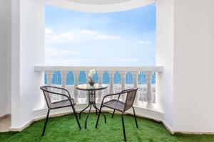 Live and experience a stunning Sea View Studio