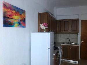 Jonny O, apartment by the sea