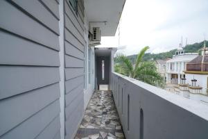 RedDoorz Syariah near RS Awal Bros Batam