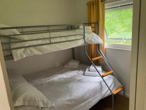 PEN-Y-FAN HOLIDAY CABIN - GLAN GWNA HOLIDAY PARK SNOWDONIA