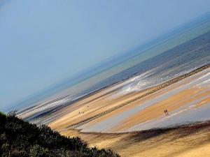 Gone To The Beach Flat 1