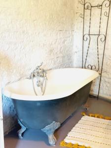 Maisons de vacances Tres Belle rotonde deco Boheme, tennis, parking : photos des chambres