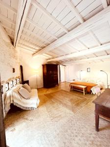 Maisons de vacances Tres Belle rotonde deco Boheme, tennis, parking : photos des chambres