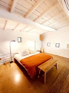 Maisons de vacances Tres Belle rotonde deco Boheme, tennis, parking : photos des chambres