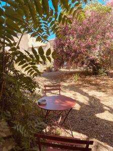 Maisons de vacances Tres Belle rotonde deco Boheme, tennis, parking : photos des chambres