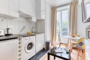 New and quiet 1 Bdr Flat in the Heart of Paris 12
