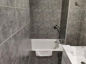 Hotels LES VOYAGEURS : Chambre Triple