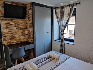 Hotels LES VOYAGEURS : photos des chambres