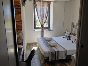 Hotels LES VOYAGEURS : photos des chambres