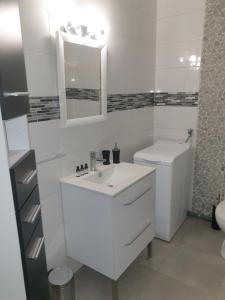 Appartements Beau studio / Clim / Parking / Plage a 200 m : photos des chambres