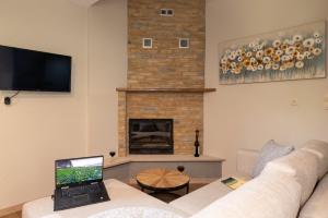 Άλυσσος suites