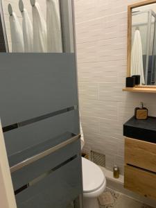 Les dahlias appartement 4 personnes Jacuzzi Barbecue Jardin arboré Climatisé