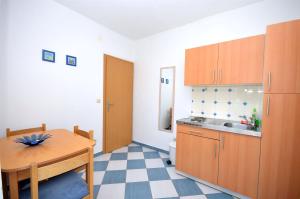 Apartments and Rooms Mare