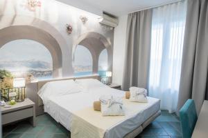 Double Room with Balcony and Harbour View room in Hotel L'Approdo