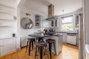 LONG WALK, CASTLE & SHOPS ON YOUR DOORSTEP