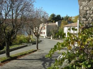 Maisons de vacances Maison de 3 chambres avec vue sur la ville jardin clos et wifi a Reillanne : photos des chambres