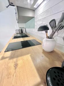 Appart'hotels LE QUAI 5 - Studio NEUF CALME - CLIM - WiFi - Gare a 200m : photos des chambres