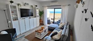 The Swallows rest beach house - Meia Praia