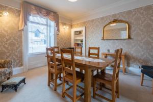 Scotston Villa - 5 bedroom house with hot tub