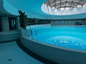 Lans Apartments Hanza Tower Pool Jacuzzi