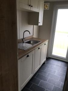 8 BIRTH LODGE ON CAYTON BAY HOLIDAY PARK