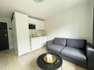 Batorego 18 - White - 450m stacja metra Pola Mokotowskie, 800m Biblioteka Narodowa, 20m piękny park Pola Mokotowskie, 800m do SGH - Wifi - Smart TV - Good Apartments