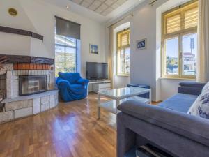 Apartment Piano 