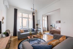 Style & Harmony in The Absolute Center of Budapest