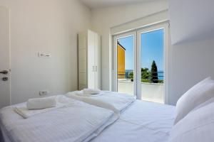 Luxury Apartments Lovorka 3 & 4*******