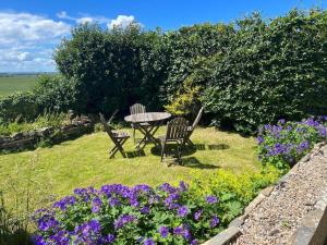 The Old School House - Cosy 3 bedroom Cottage