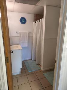 Lake Front Cottage on Private All-Sports Lake.