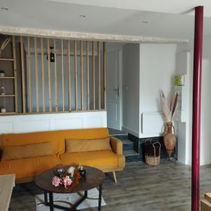 Appartements Trevoux: loft ravissant avec terrasse : Appartement 1 Chambre - Non remboursable