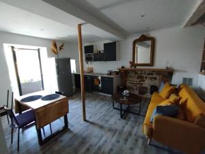 Appartements Trevoux: loft ravissant avec terrasse : Appartement 1 Chambre - Non remboursable